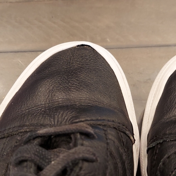 Vans Leather Low Top Old Skool Shoe - Picture 5 of 10